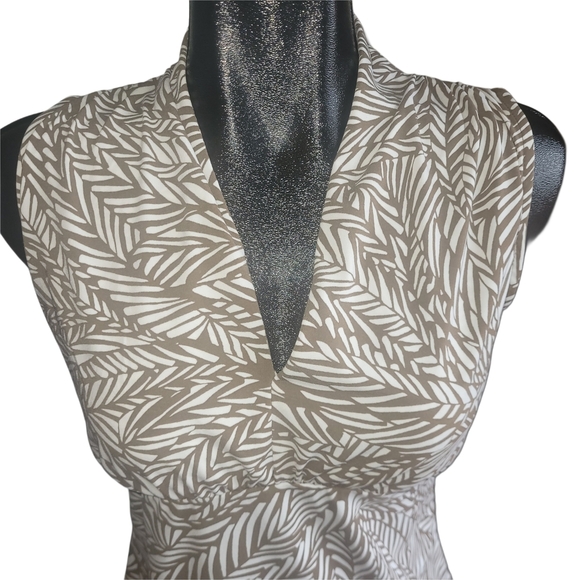 Banana Republic Leaf Patterned Sleeveless Top S - Picture 2 of 7